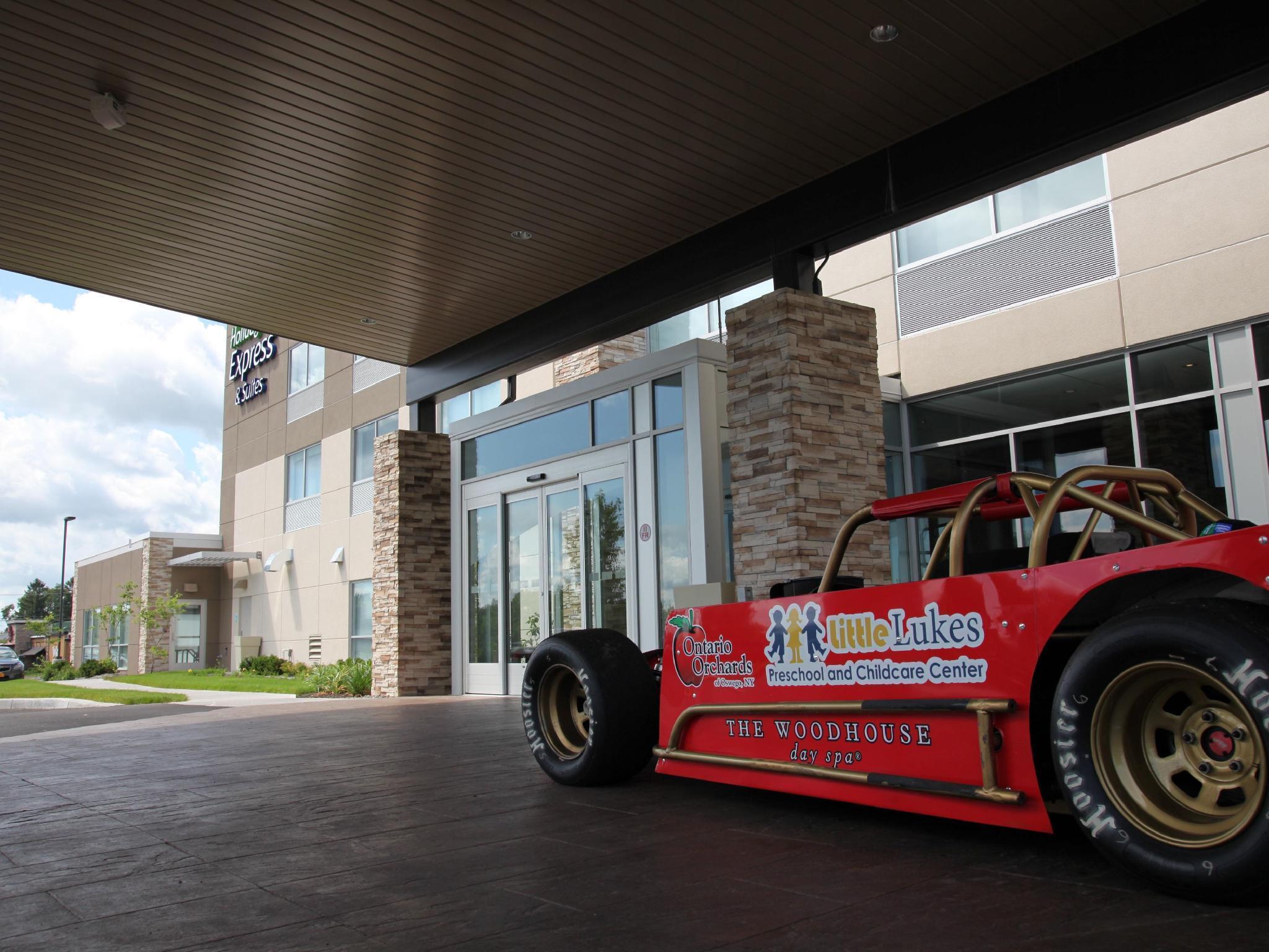 Holiday Inn Express & Suites Oswego By Ihg Buitenkant foto