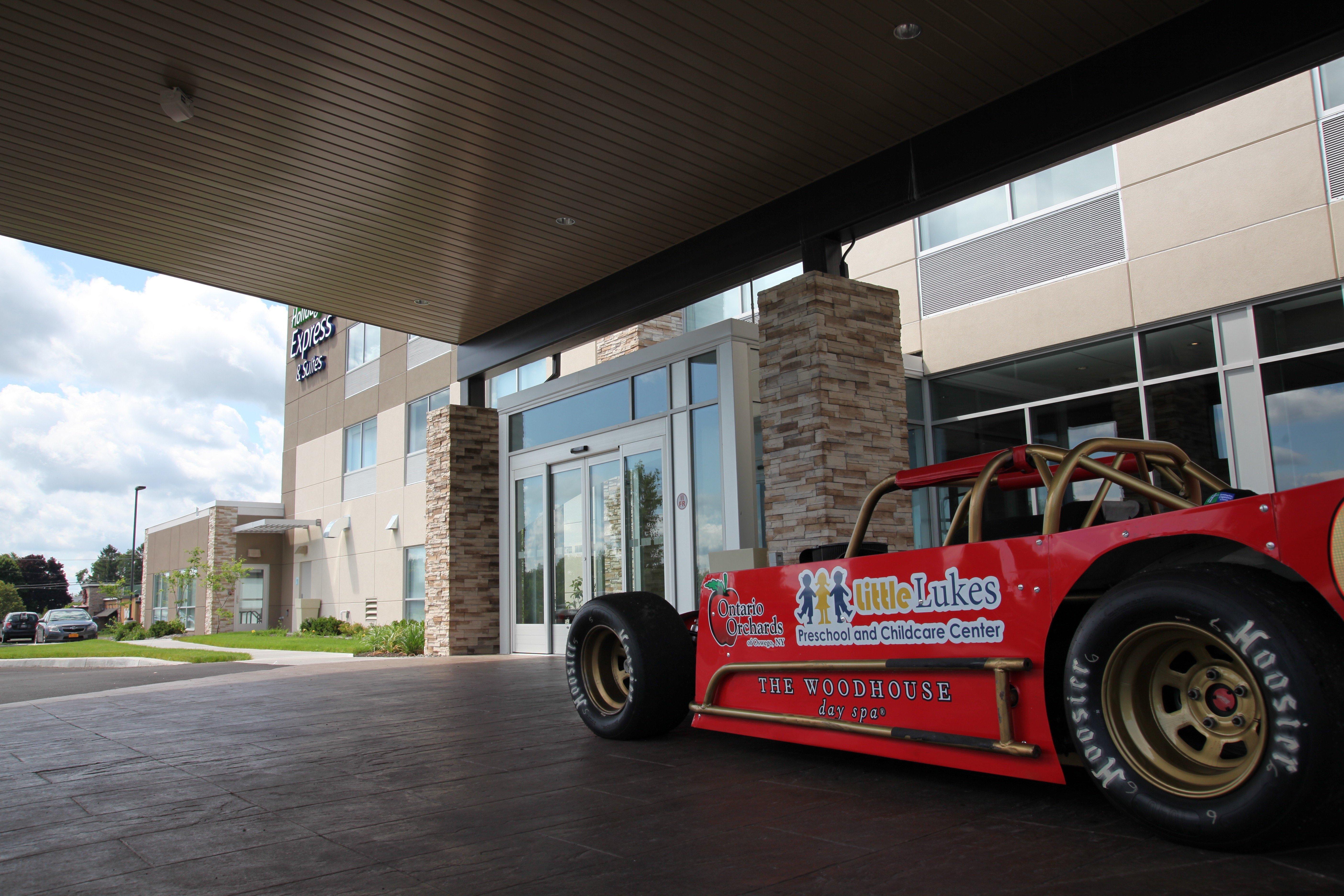 Holiday Inn Express & Suites Oswego By Ihg Buitenkant foto
